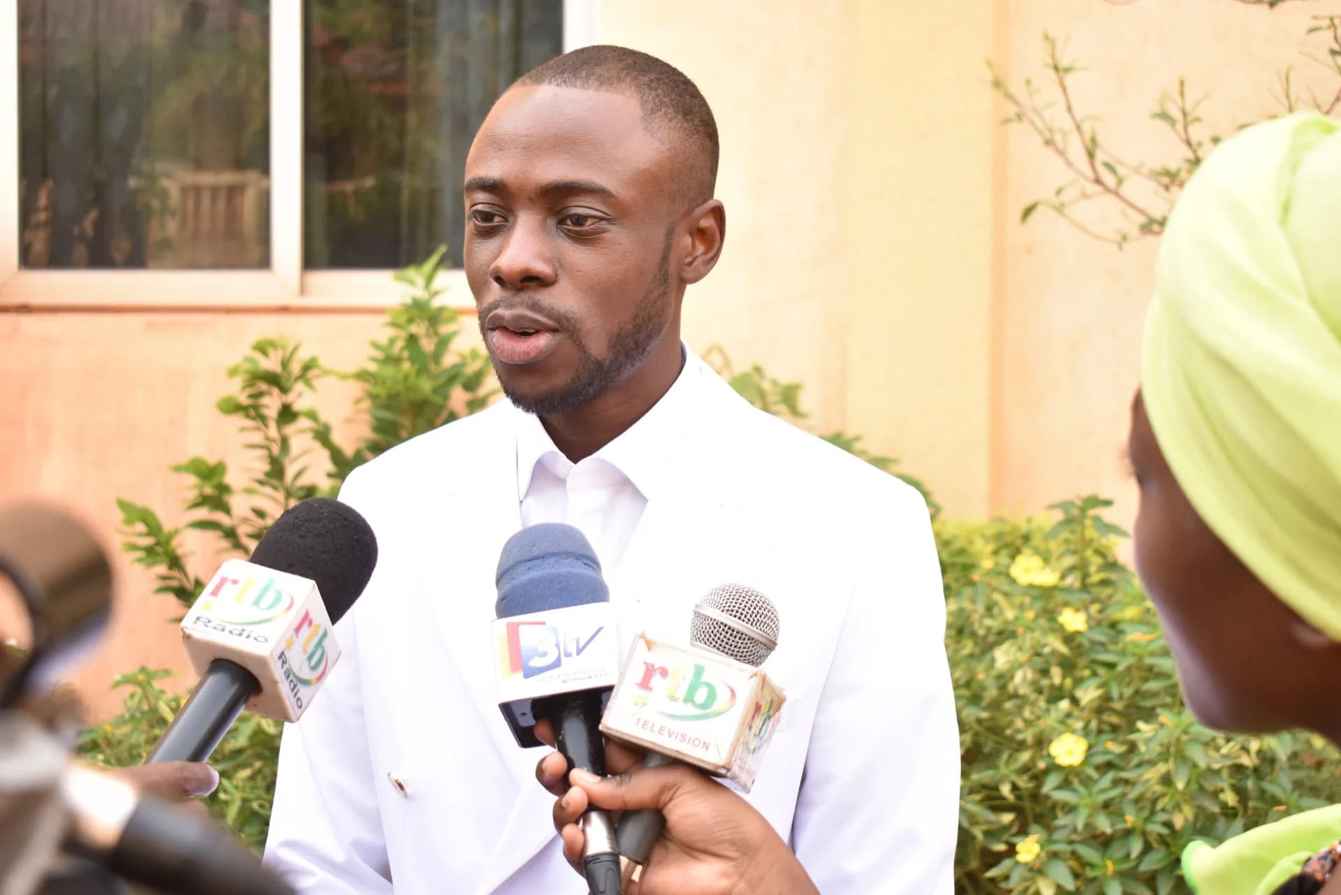 Fabrice YANGANE interviewé par les médias (RTB, 3TV)