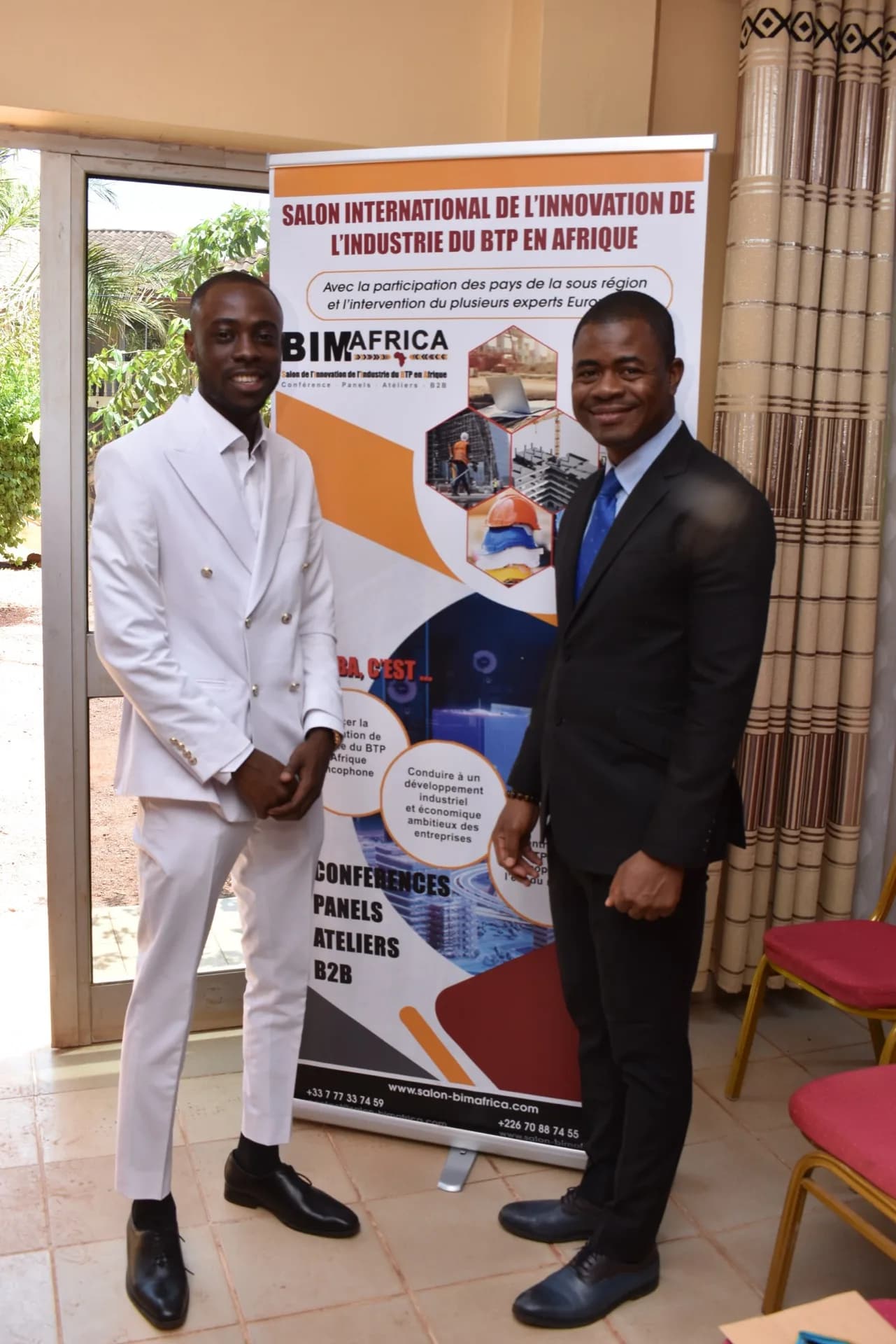 Fabrice YANGANE et partenaire devant la bannière BIMAFRICA
